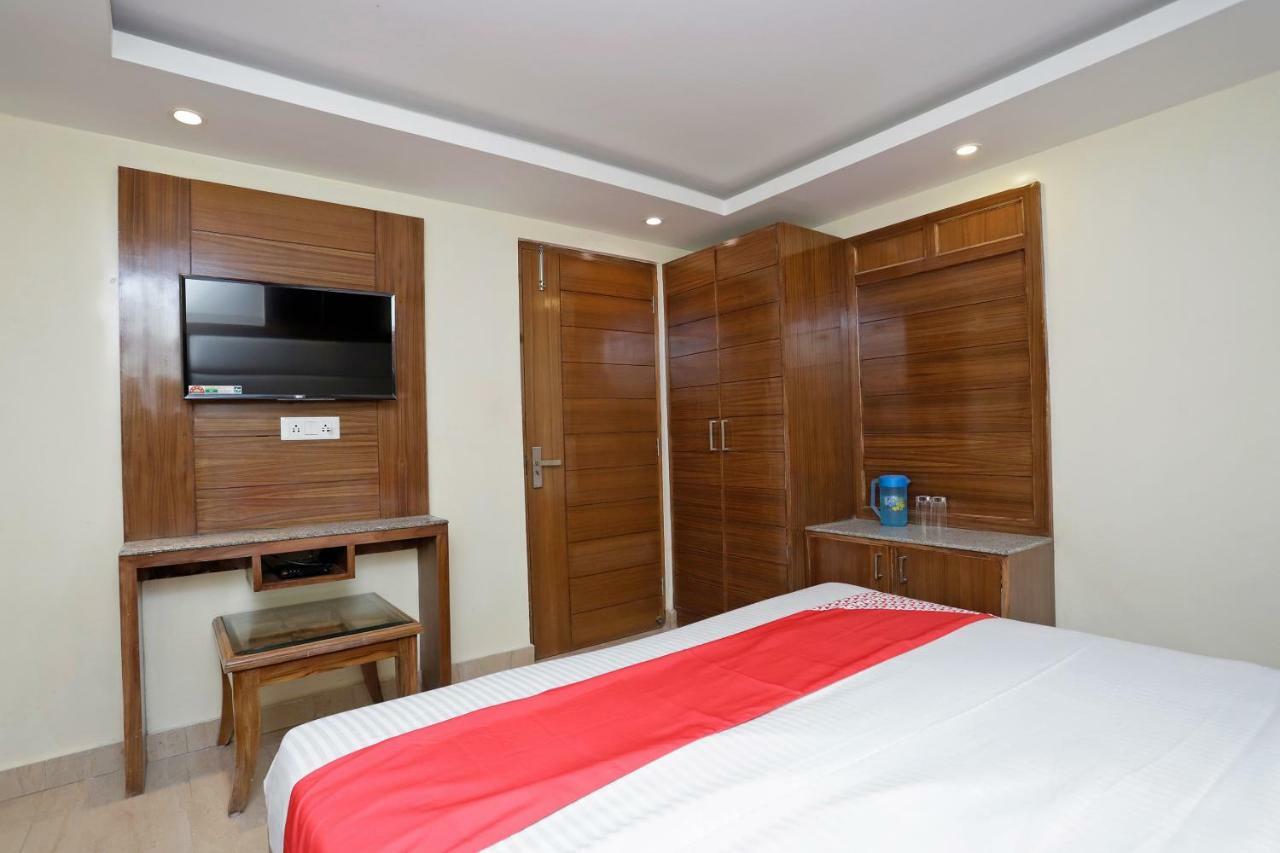 Oyo 39066 Hotel Star View ムスーリー エクステリア 写真
